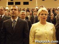 В Киеве проходит первый этап VII съезда Партии регионов Украины. На фото: среди делегатов съезда народные депутаты Украины Андрей Клюев и Раиса Богатырева
