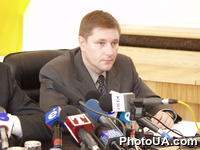 В МВД Украины состоялся брифинг при участии заместителя министра внутренних дел Геннадия Москаля относительно расследования криминального дела по событиям, имеющим место возле Центральной избирательной комиссии в октябре 2004 года. Константин Стогний