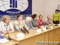 пресс-конференция, посвященная праздничному концерту 23 апреля на Крещатике и Майдане Незалежности к 35-й годовщине Всемирного дня Земли. Координатор проекта "День Земли" А.Голубовская-Онисимова, О.Скрипка, А.Ярмола, DJ Паша, DJ Kid, Катя Chilly