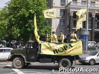 Гражданская партия "ПОРА" проводит акцию "ПОРА уважать предпринимателей" и собирает Вече предпринимателей против отмены упрощенной системы налогообложения малого бизнеса