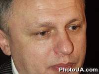 Матч отборочного турнира Чемпионата Европы 2006 по футболу в Киеве между сборными командами Украины и Казахстана. Президент ФК "Динамо" Киев Игор Суркис