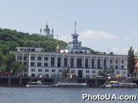 Речной вокзал в городе Киеве
