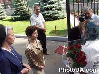 Акция протеста против переноса резиденции главы Украинской греко-католической церкви Любомира Гузара из Львова в Киев, организованная представителями партии "Держава" и Прогрессивной социалистической партией Украины. На фото: лидер ПСПУ Н.Витренко