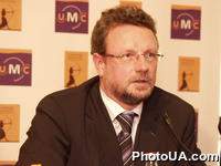 Презентация новой книжной серии "Библиотека деловых шедевров от UMC". На фото: генеральный директор UMC Эрик Франке