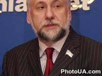 Пресс-конференция на тему: "Причины отставки губернатора Луганской области Олексея Данилова - политический заказ или криминал?" На фото: народный депутат Украины Ю.Кармазин