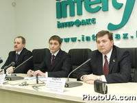 Пресс-конференция Народного блока Литвина на тему: "Большинство до выборов и парламентская коалиция. Роль Народного блока Литвина". На фото: народные депутаты Украины Игор Еремеев, Василий Надрага и Олег Зарубинский