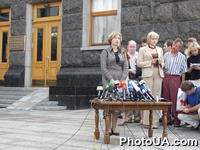 Подход к прессе возле секретариата Президента  пресс-секретаря Президента Украины Ирины Геращенко