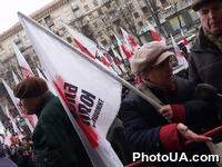 Митинг БЮТ под зданием Киевского городского совета перед началом очередной сессии против повышения мэром Киева Леонидом Черновецким тарифов на жилищно-коммунальные услуги
