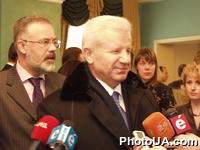 Встреча руководства Правительства Украины с активом женской общественности по случаю Международного женского дня. На фото: Председатель Верховной Рады Украины Александр Мороз и  вице-премьер-министр Украины Дмитрий Табачник