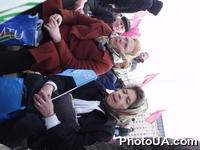 Cторонники правящей коалиции национального единства протестуют против возможного роспуска Верховной Рады Украины на Майдане Незалежности