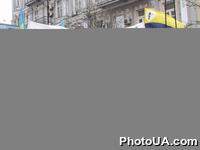 Cторонники оппозиции у здания Конституционного Суда Украины выступают за выполнение Указа Президента о роспуске Верховной Рады Украины