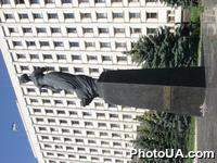 Памятник Лесе Украинке в Киеве