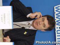 Пресс-конференция посвященная десятилетнему юбилею Патриотической партии Украины на тему: "Курс на построение государства номер 1". На фото: председатель Патриотической партии Украины Николай Габер