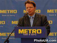 Открытие нового центра торговли "METRO" в Киеве на Троещине. На фото: заместитель Министра экономики Украины Андрей Близнюк