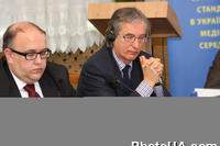 Бертіль Котье и Войчэх Вэвюровськи на экспертном семинаре "Защита персональных данных: Европейские стандарты и законодательство Украины". 11 марта 2011