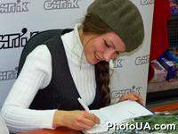 Лада Лузина презентует свою книгу "Киевский Ведьмы. Выстрел в опере". (2007 год)