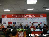 Столичное Автошоу - 2011. Организатор Столичного Автошоу - Корпорация УкрАВТО. В этом году Автошоу поддержали: МТС, моторные масла Mobil 1, Банк Русский Стандарт, ТНК-Украина.
