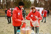 1 декабря 2011 - на площади перед львовским национальным университетом. Такоже волонтеры раздавали информационные листовки, красные ленты и презервативы под слоганом: "Защити свою Любовь".
