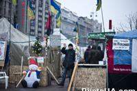 Майдан Независимости в Киеве готовится к встрече 2014 года. Народный протест продолжается